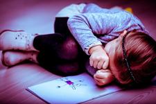 4 moduri prin care iti distrugi emotional copilul, fara sa-ti dai seama