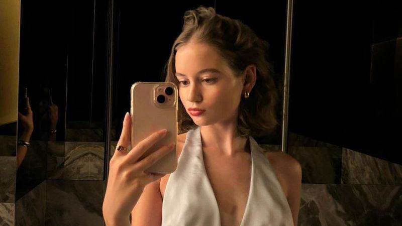 Ce a acceptat Irina Columbeanu sa faca pentru bani, ca sa-l ajute pe Irinel. Abia revenita in Romania are deja oferte