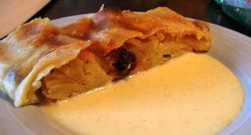 Strudel cu mere si nuca in...