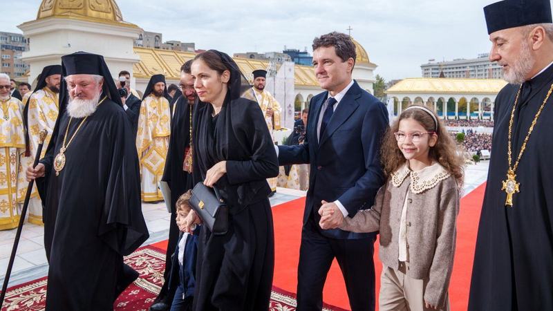 Dana Budeanu o critica dur pe Mirabela Gradinaru dupa aparitia de la sfintirea Catedralei Mantuirii Neamului: 