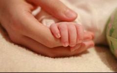 Un bebelus de 7 luni, in coma din cauza rujeolei. Ancheta la spitalul din Oradea