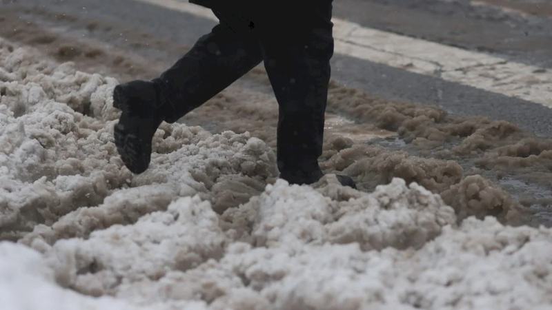 Cum se simte adolescenta din Bucuresti gasita inconstienta pe strada. Medicii spun ca nu isi aminteste ce s-a intamplat