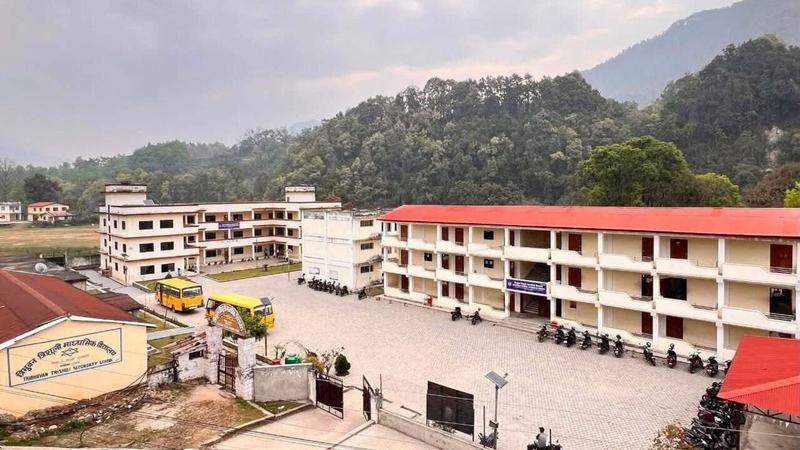 Decizia luata in doar cateva minute de un director din Nepal a salvat 900 de elevi. Scoala a fost apoi distrusa de ape