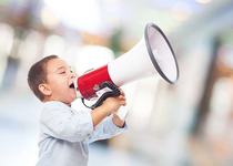 Pregatirea pentru serbare: cum il ajuti pe copilul tau sa depaseasca teama de a vorbi in public?