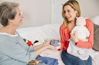 Top idei de cadouri pentru proaspetii parinti – utile, practice si memorabile