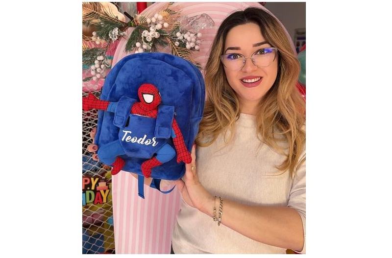 Spune adio ghiozdanelor plictisitoare: descopera magia unui ghiozdan personalizat!