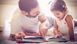 De ce trebuie ca tata sa citeasca copiilor povestea de seara? Propuneri de lectura pentru cei mici