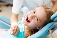 6 semne ale cariei dentare care ar trebui sa ne trimita la stomatolog