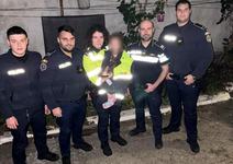 O fetita de trei ani,...