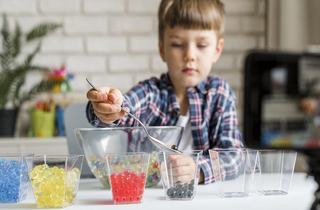 Bile decorative din hidrogel pentru copii: idei de activitati si reguli de siguranta