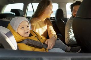 Scaun auto pentru copii in taxi si ridesharing: ce prevede legea si recomandari pentru parinti