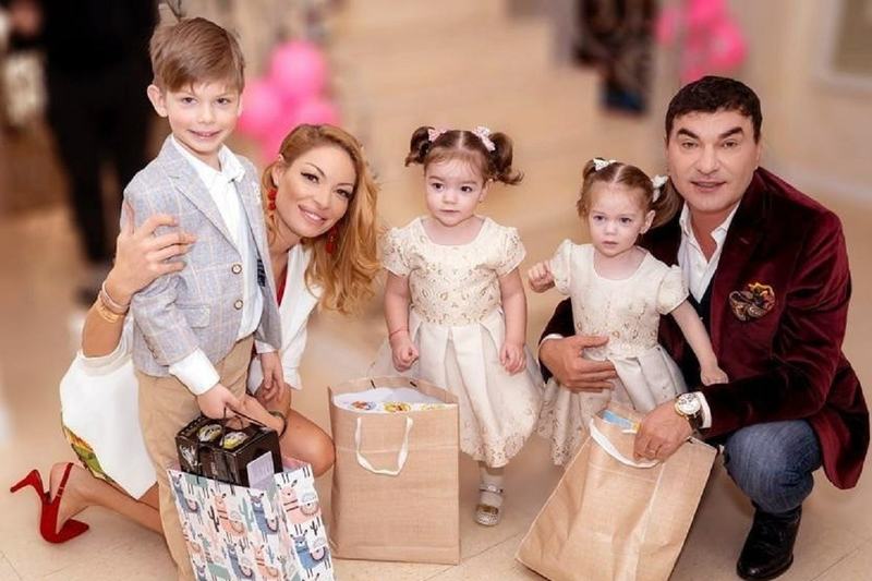 Gemenele lui Cristi Borcea si Valentina Pelinel au implinit 3 ani. Pustoaicele sunt adorabile - FOTO