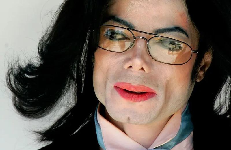 Un nou zvon tulbura amintirea lui Michael Jackson. Cine ar fi tatal lui Blanket, fiul artistului