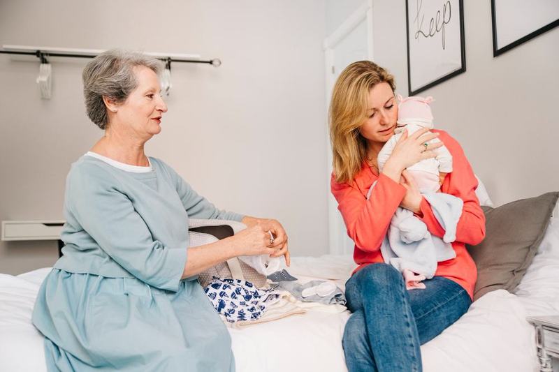 Am prins-o pe soacra mea in timp ce imi alapta copilul pe ascuns