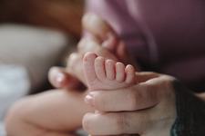 O adolescenta de 17 ani a nascut primul bebelus din 2024, la Timisoara. Romania, in continuare campioana la capitolul mame minore!