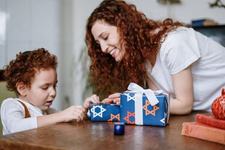 Cum alegi cadoul potrivit pentru un copil mic