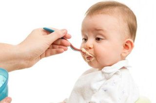 Introducerea timpurie a alimentelor solide. Influenta asupra cresterii copilului