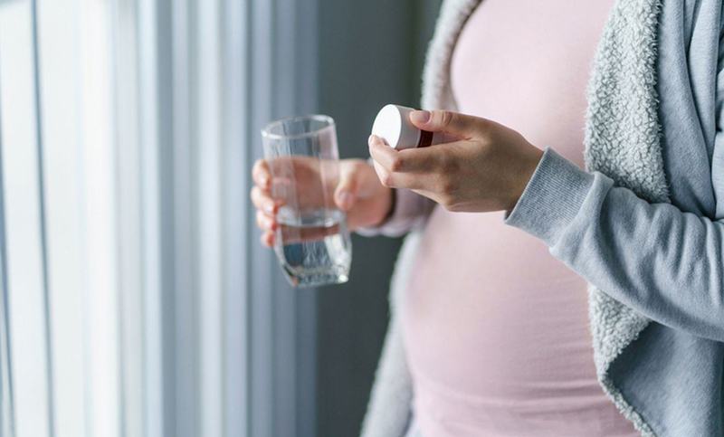 STUDIU Aspirina in doze mici poate ajuta femeile cu risc de pierdere a sarcinii