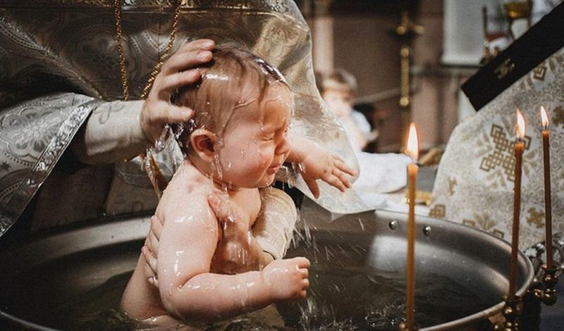 Schimbari in ritualul de botez! Arhiepiscopia Argesului si Muscelului a anuntat o serie de masuri