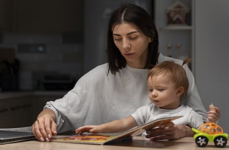 Cartile pentru bebelusi: cand incepem lectura si cum alegem primele povesti