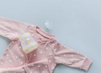 4 sfaturi pentru a prelungi durata de viata a body-urilor si pijamalelor bebelusului tau