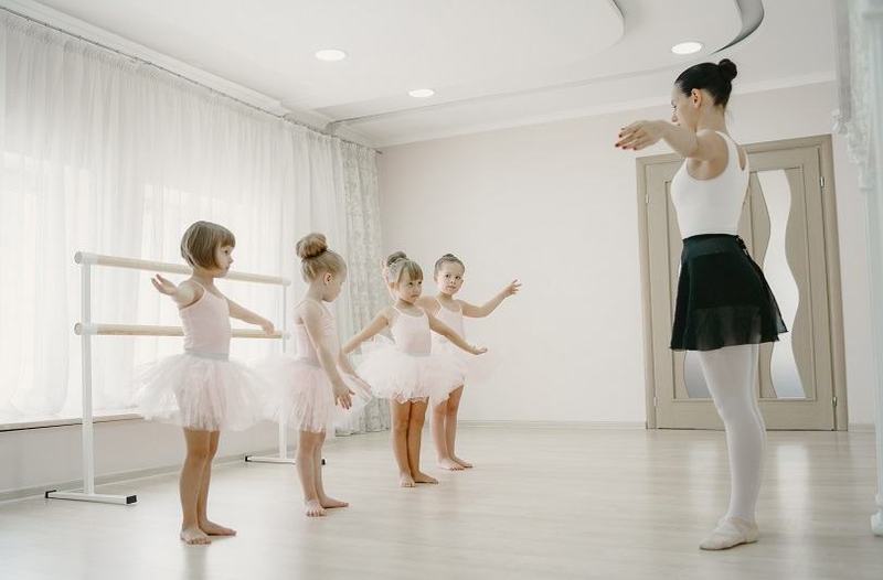 Beneficiile baletului pentru copii: dezvoltare armonioasa, disciplina si creativitate