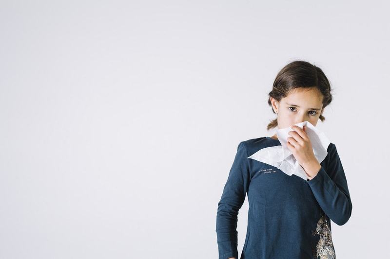Cum ii invatam pe copiii mici sa sufle nasul? Trucul unui medic pediatru, care functioneaza de fiecare data