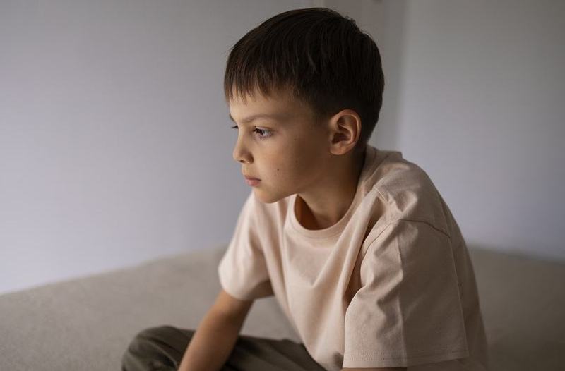 Cum sa cresti un baiat echilibrat si sanatos emotional: Sfaturi esentiale pentru parinti