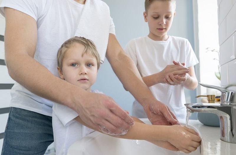 Vrei un copil mai sanatos? Incepe cu spalatul pe maini