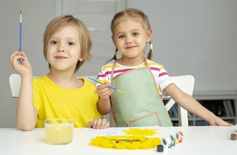 Activitati creative pentru copii: cum ajuta pictura la dezvoltarea abilitatilor si emotiilor