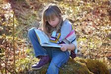 Copiii vor citi mai mult daca le alegi carti potrivite. Trucuri pentru a incuraja lectura