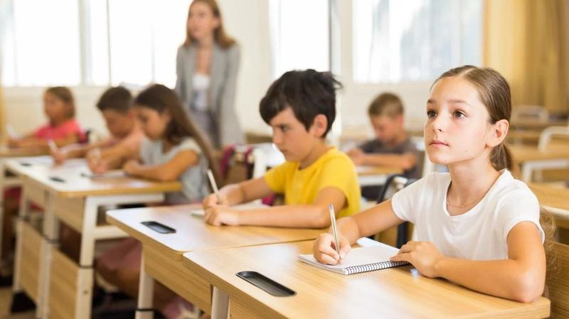 Incident socant intr-o scoala din Italia: doua eleve au ramas fara par in timpul orei. Parintii cer ancheta