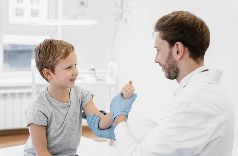 Fracturi la copii. Cum sa intaresti oasele prin calciu si sport