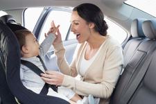 Beneficiile scaunului auto cu sistem rear facing prelungit pentru copii