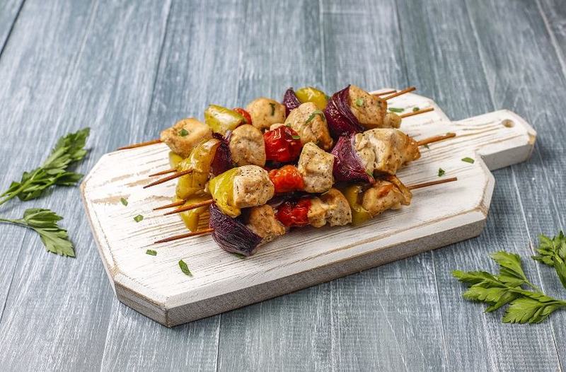 Souvlaki grecesc: reteta autentica, ingrediente si secrete pentru un gust delicios