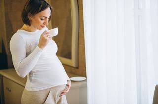 Cafeaua in sarcina: beneficii, riscuri si cantitatea recomandata