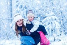 Plimbarea bebelusului iarna, ce reguli trebuie sa respecti?
