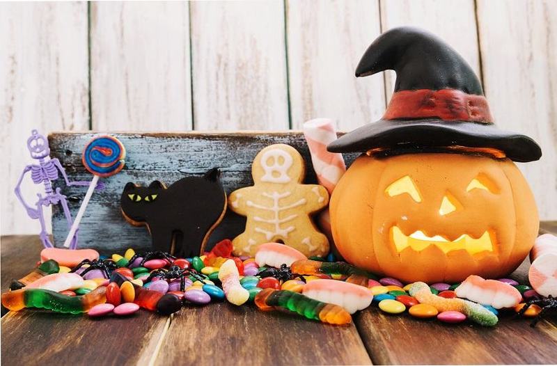 Ce simbolizeaza Halloweenul? Povestea dovlecilor, fantomelor, vrajitoarelor si dulciurilor