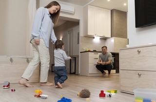 Primii pasi ai copilului: Jocuri si activitati pentru a-l incuraja sa mearga