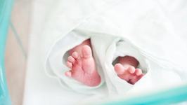 Primul bebelus cu COVID din Romania s-a vindecat si a fost externat