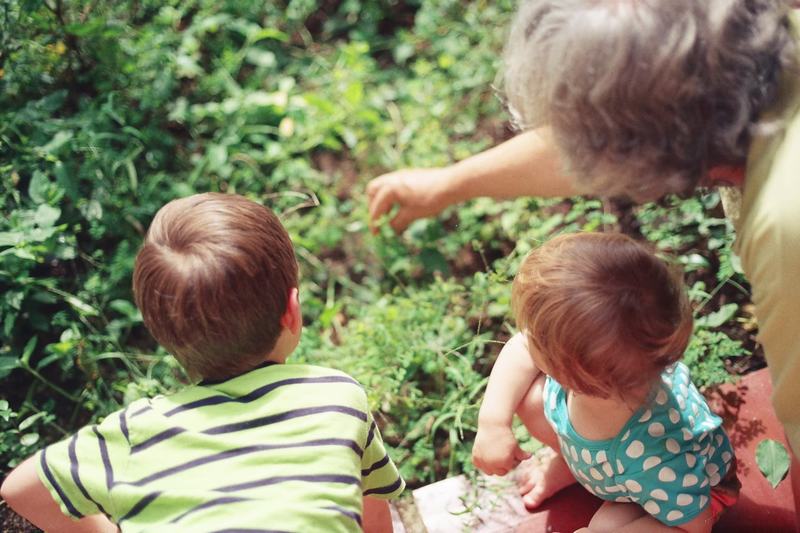 Ce rol au bunicii in viata nepotilor si cum ne dam seama ca i-am implicat prea mult