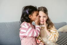 Ar trebuie să păstram secretele pe care ni le spun copiii?
