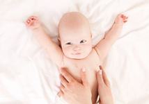 Importanta masajului bebelusului pentru dezvoltarea lui armonioasa