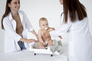 Ce investigatii si vaccinuri ar trebui sa faca bebelusii in primele 6 luni de viata? Un medic celebru explica
