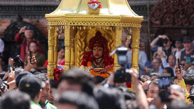 O fetita de doi ani a devenit noua zeita Kumari a Nepalului. Va locui intr-un palat-templu si nu va mai avea voie sa mearga pe jos