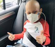 A devenit erou. Un baietel de 6 ani s-a vindecat de leucemia cu care a luptat doi ani