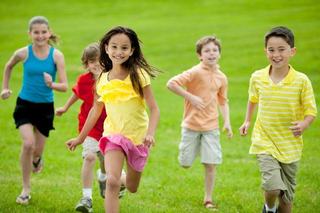 STUDIU. Activitatea banala care ii tine departe pe copii de obezitate