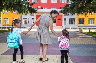 Cum ne purtam la scoala? Reguli de bune maniere pentru copii si parinti
