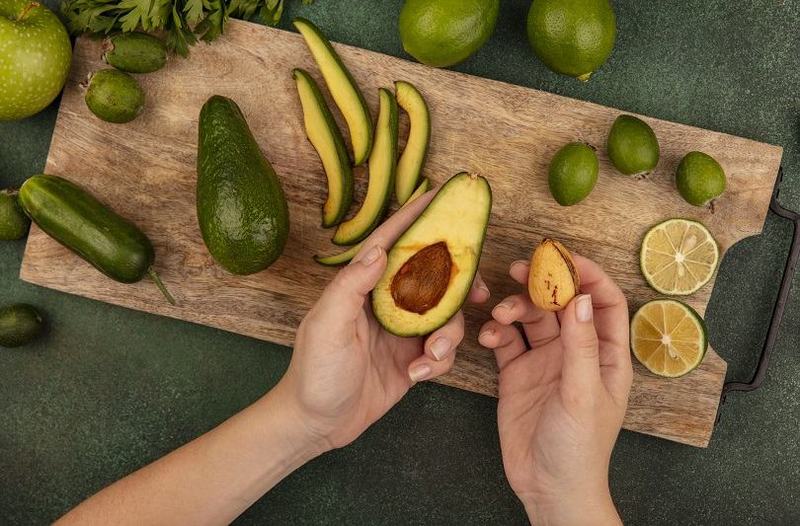 Diversificare 6 luni: Cum introduci avocado in alimentatia bebelusului