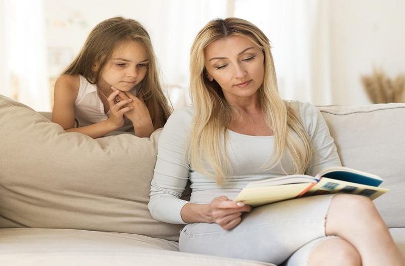 Copilul incepe sa raspunda obraznic – cum sa reactionezi fara tipete si cu limite clare